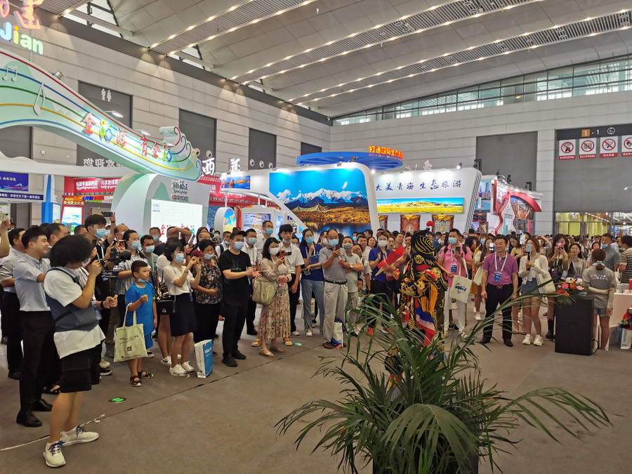 四川文旅组团亮相西安旅博会“送安逸”，川式热情点亮古都